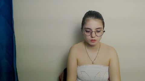 azumi_chan_ online show from March 2026 10:03:01 PM