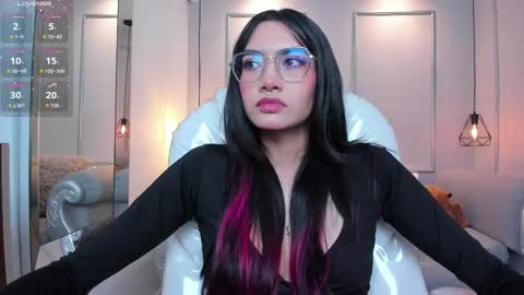 Azura online show from September 2025 07:30:02 PM