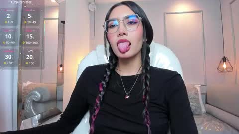 Azura online show from November 2025 07:15:01 PM