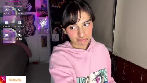 Snapshot of b0nnie_h0ney chatting on January 2025 11:39:01 PM Lyanna online show from January 2025 11:39:01 PM