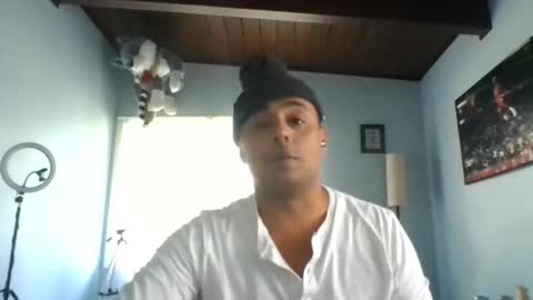 Snapshot of b0urb0n7 chatting on October 2025 05:24:02 PM Bourbon online show from October 2025 05:24:02 PM