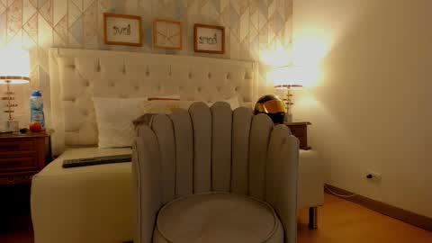 Anny online show from October 2025 01:22:01 PM