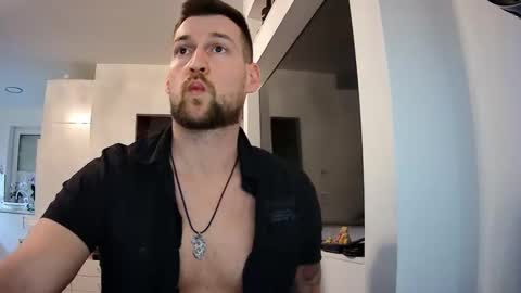 Snapshot of b_marco_ chatting on February 2025 05:15:01 PM b_marco_ online show from February 2025 05:15:01 PM