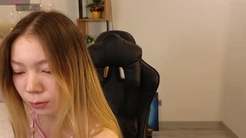 Snapshot of babby_rabbit_ chatting on January 2025 12:47:02 PM Cute Raby online show from January 2025 12:47:02 PM