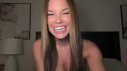 Snapshot of babeb77 chatting on September 2025 03:17:01 AM B online show from September 2025 03:17:01 AM