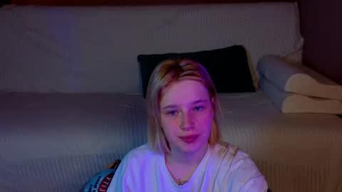 Snapshot of babees_eva chatting on July 2026 04:27:01 AM Sweety Eva online show from July 2026 04:27:01 AM