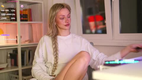 Snapshot of babeholly chatting on October 2025 06:48:01 PM Hey Im your angel Holly online show from October 2025 06:48:01 PM