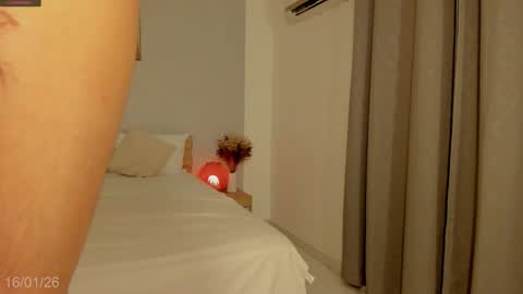 itzell  online show from January 2026 03:22:02 AM