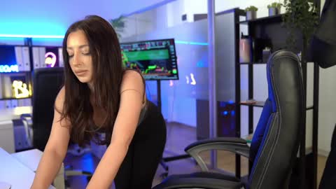 Olivia and Lexi online show from January 2026 05:33:01 AM