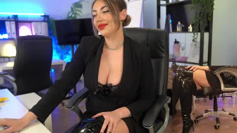 Olivia and Lexi online show from April 2026 05:05:01 AM