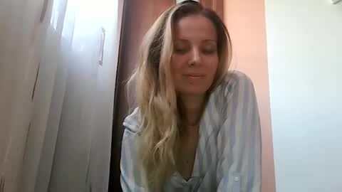 Snapshot of baby_blondee chatting on October 2025 01:23:02 PM Baby Blonde online show from October 2025 01:23:02 PM