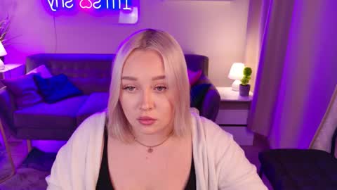 L O L I T A online show from December 2025 08:35:01 PM