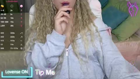 Snapshot of baby_debbie chatting on February 2025 09:35:02 PM Debora online show from February 2025 09:35:02 PM