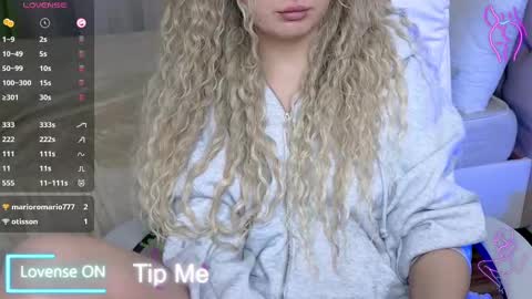 Snapshot of baby_debbie chatting on February 2025 08:33:02 PM Debora online show from February 2025 08:33:02 PM