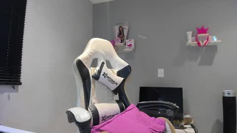 Snapshot of baby_golden chatting on May 2026 11:42:01 PM Jhoana Franco online show from May 2026 11:42:01 PM
