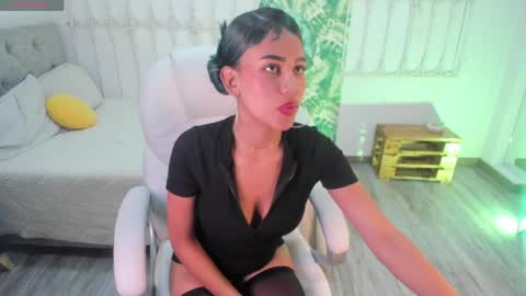 Snapshot of baby_julieta00 chatting on May 2026 04:20:02 AM Julieta online show from May 2026 04:20:02 AM