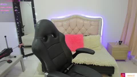 Dulce  Stefa  online show from December 2025 08:19:02 AM