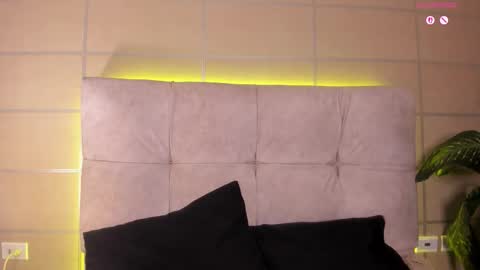 Moon online show from October 2025 03:52:02 AM