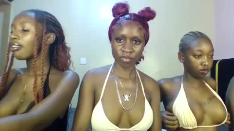 Snapshot of babydoll_230 chatting on June 2026 04:01:02 AM Babydoll 230 online show from June 2026 04:01:02 AM
