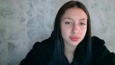 Snapshot of babyfoxie18 chatting on September 2025 01:47:02 PM Roxie online show from September 2025 01:47:02 PM