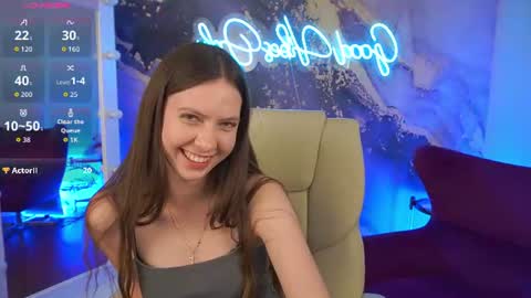 Lady Vi online show from June 2026 08:18:01 PM