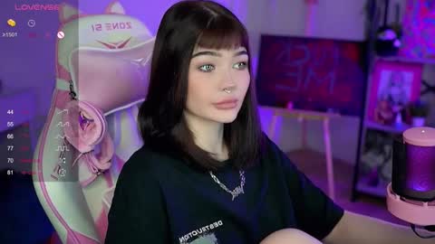 Snapshot of babyroxynill chatting on December 2024 11:14:02 PM Nika online show from December 2024 11:14:02 PM