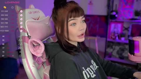 Snapshot of babyroxynill chatting on December 2024 11:06:02 PM Nika online show from December 2024 11:06:02 PM