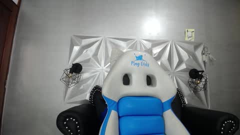 Snapshot of babyschoolgiirl chatting on October 2025 12:01:02 PM Xime Lions online show from October 2025 12:01:02 PM