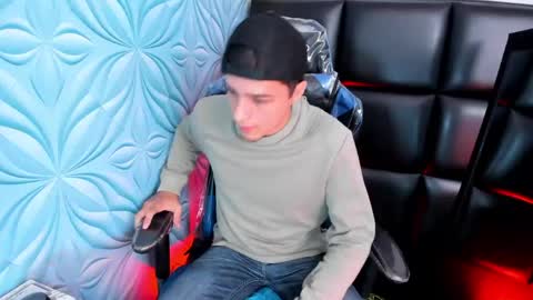 Snapshot of bad_boy_21_ chatting on May 2026 12:43:01 PM bad_boy_21_ online show from May 2026 12:43:01 PM