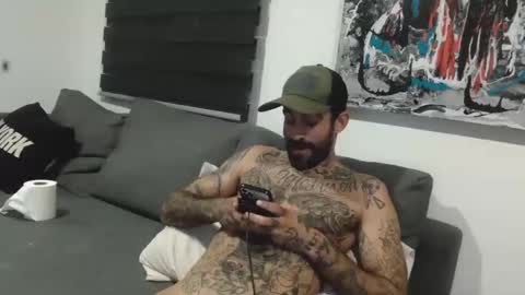 BadCouple  online show from October 2025 11:35:01 PM