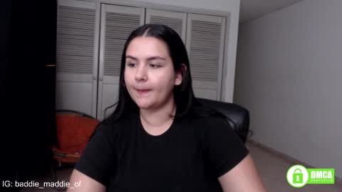 Snapshot of baddie_maddie_ chatting on November 2025 09:30:01 AM want custom text me through my snap 3 online show from November 2025 09:30:01 AM