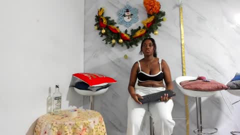 Snapshot of badgirls_000 chatting on December 2024 11:28:01 AM candy and dayan online show from December 2024 11:28:01 AM
