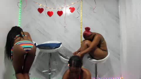 Snapshot of badgirls_000 chatting on February 2025 02:27:01 PM candy and dayan online show from February 2025 02:27:01 PM