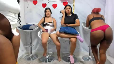 Snapshot of badgirls_000 chatting on February 2025 03:20:02 PM candy and dayan online show from February 2025 03:20:02 PM