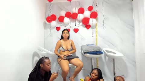 Snapshot of badgirls_000 chatting on February 2025 02:27:02 PM candy and dayan online show from February 2025 02:27:02 PM