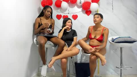 Snapshot of badgirls_000 chatting on February 2025 10:48:01 PM candy and dayan online show from February 2025 10:48:01 PM