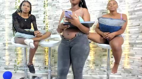 Snapshot of badgirls_000 chatting on March 2025 11:28:01 AM candy and dayan online show from March 2025 11:28:01 AM