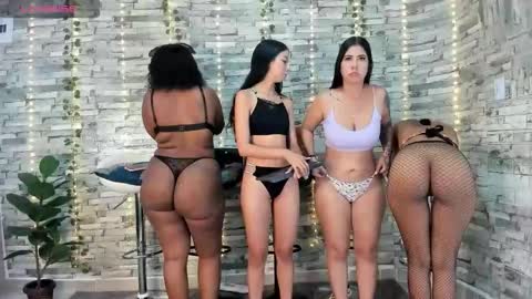 Snapshot of badgirls_000 chatting on October 2025 11:09:02 AM candy and dayan online show from October 2025 11:09:02 AM