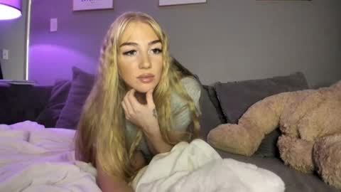 Snapshot of badgrljade chatting on November 2025 03:29:01 AM Jade online show from November 2025 03:29:01 AM