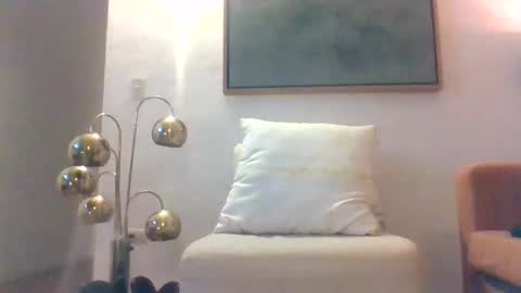 Mexican livin Off the Wall online show from November 2025 01:39:02 AM