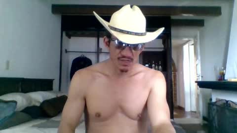 Snapshot of badhombremx chatting on April 2026 06:50:01 PM Mexican livin Off the Wall online show from April 2026 06:50:01 PM