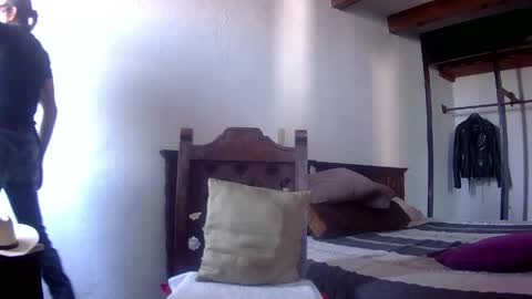 Snapshot of badhombremx chatting on May 2026 03:29:02 PM Mexican livin Off the Wall online show from May 2026 03:29:02 PM