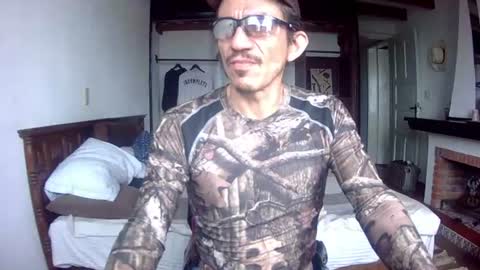 Snapshot of badhombremx chatting on June 2026 05:15:02 PM Mexican livin Off the Wall online show from June 2026 05:15:02 PM