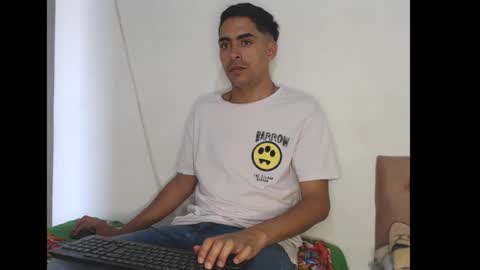 Snapshot of badjuanhot chatting on January 2025 09:20:01 PM Juan Help us reach 100 likes online show from January 2025 09:20:01 PM