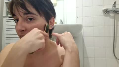 Snapshot of baiedesbois chatting on October 2025 06:31:01 PM Baiedesbois online show from October 2025 06:31:01 PM