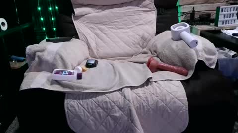 Snapshot of banjoey48 chatting on December 2024 07:35:02 AM BANJOEY online show from December 2024 07:35:02 AM