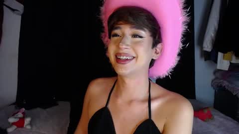 Snapshot of barbie_boy_ chatting on December 2024 11:11:02 AM I work from home this is my room 3 online show from December 2024 11:11:02 AM