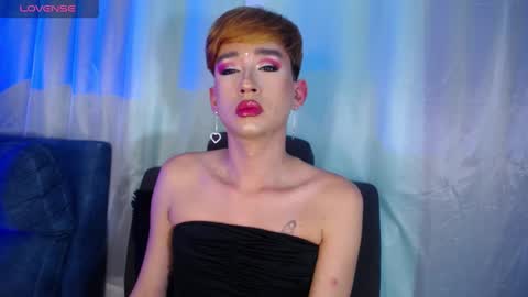 Snapshot of barbie_boy_ chatting on January 2025 10:38:02 AM I work from home this is my room 3 online show from January 2025 10:38:02 AM