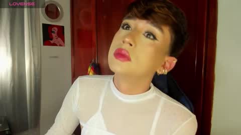 Snapshot of barbie_boy_ chatting on October 2025 06:52:01 AM I work from home this is my room 3 online show from October 2025 06:52:01 AM