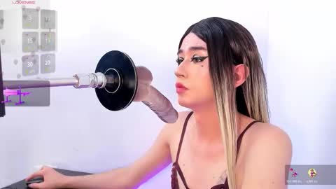 Snapshot of barbie_boy_ chatting on November 2025 05:40:02 AM I work from home this is my room 3 online show from November 2025 05:40:02 AM